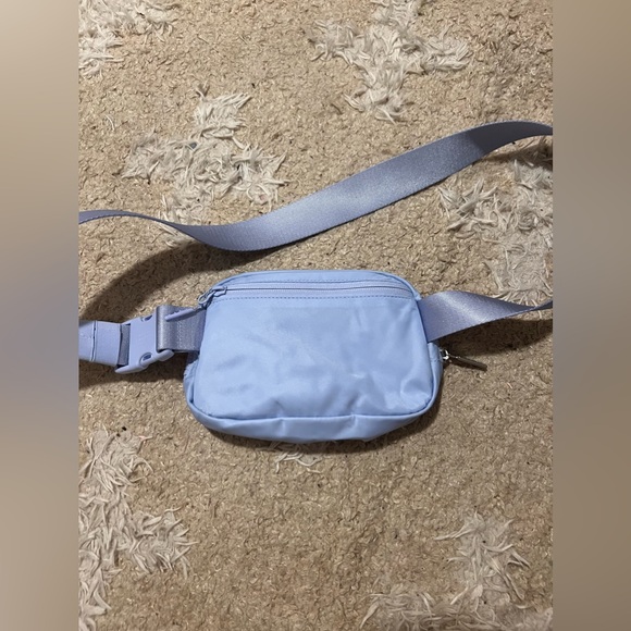 lululemon periwinkle / light blue belt bag - Picture 2 of 3